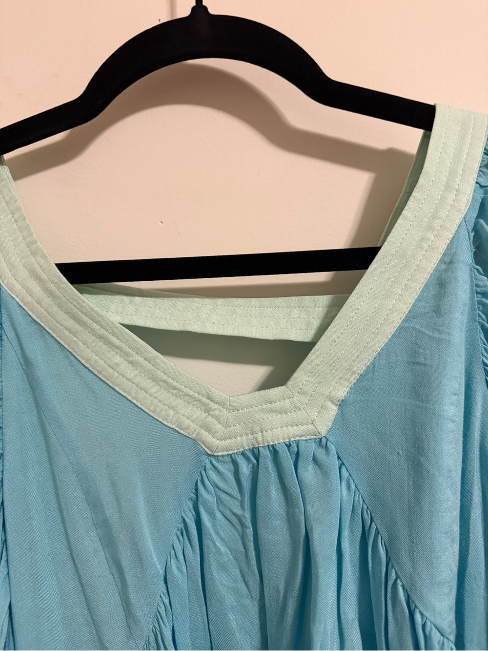 Light Blue V-Neck Flutter Sleeve Top by GIGIO BNWT - Picture 6 of 10
